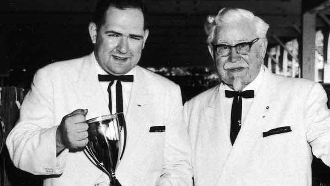 Dave Thomas with Colonel Sanders | Source: Mashed