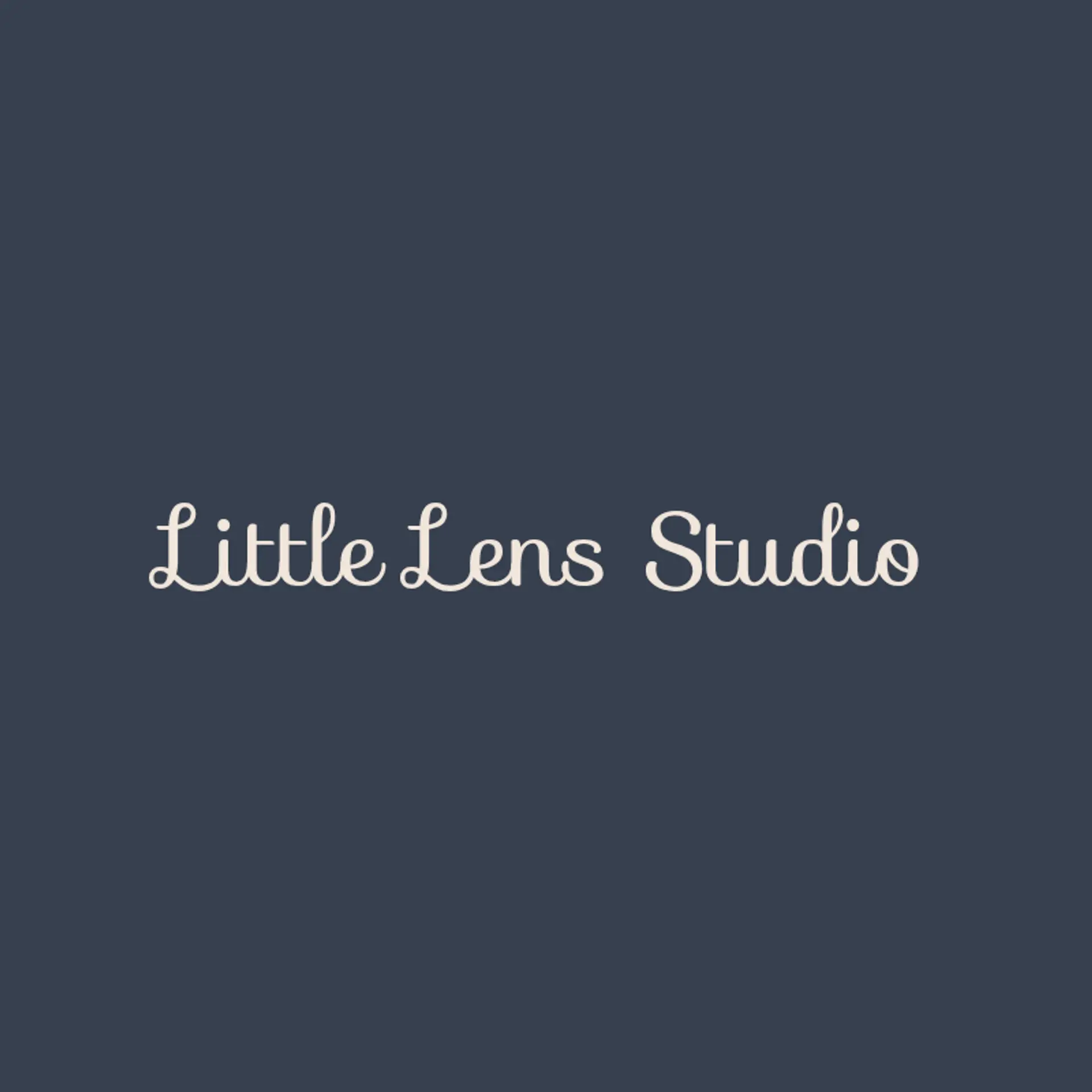 Little Lens Studio logo for newborn photography