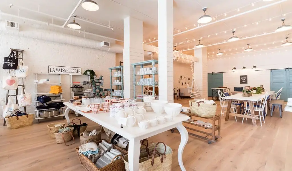 Pop-up boutiques can effectively turn your online customers into offline customers | Source