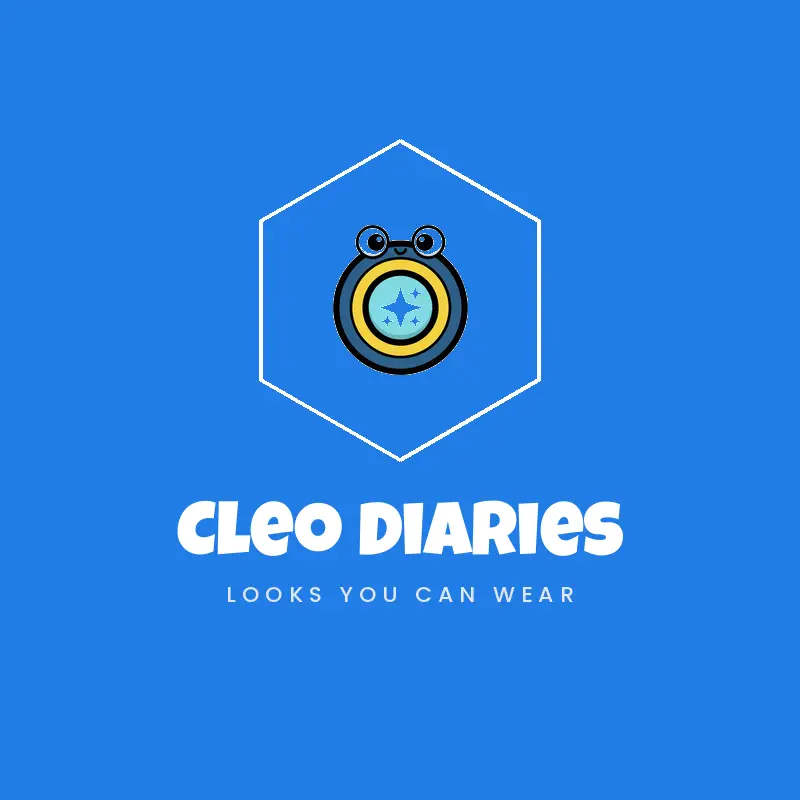 A camera lens with a sparkle, a content creator logo in a cartoon style