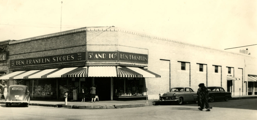 Walton's first store | Source: The Walmart Museum